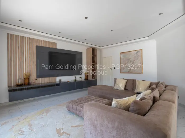 5 Bedroom House for Sale in Crowhill Views, Harare