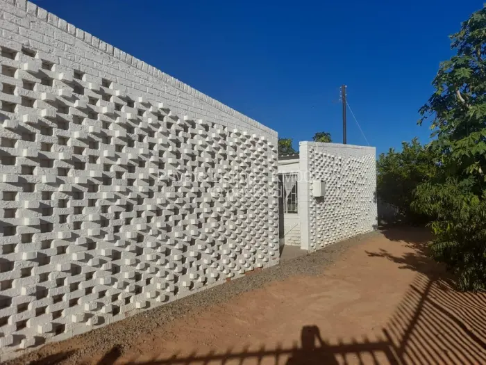 2 Bedroom House to Rent in Cowdray Park, Bulawayo