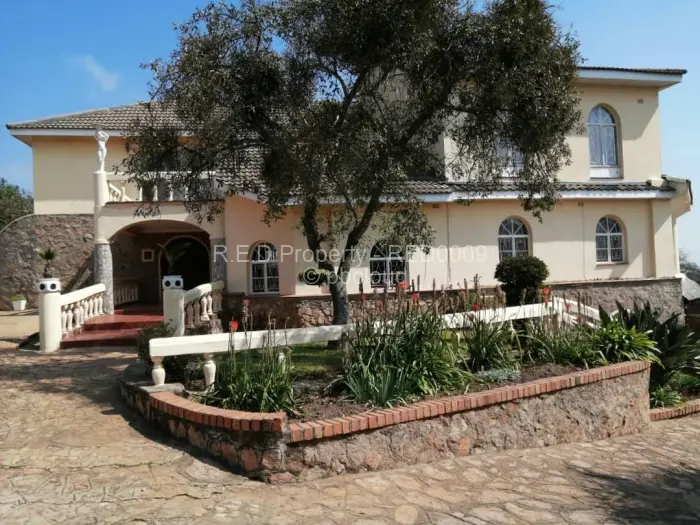 4 Bedroom House for Sale in Burnside, Bulawayo