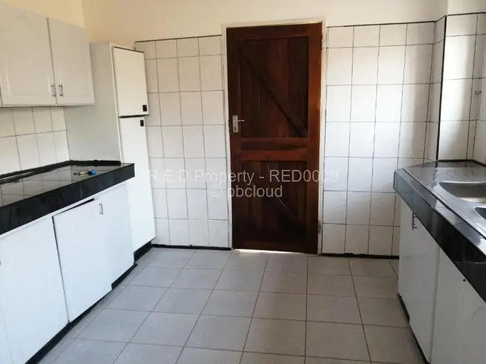 4 Bedroom House for Sale in Burnside, Bulawayo