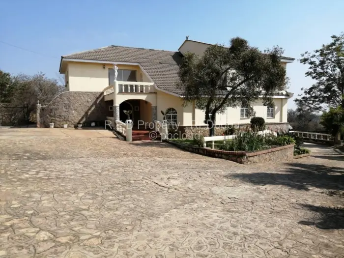 4 Bedroom House for Sale in Burnside, Bulawayo