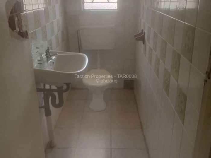6 Bedroom House for Sale in Lochview, Bulawayo