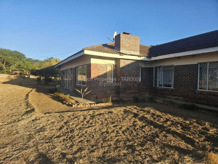 6 Bedroom House for Sale in Lochview, Bulawayo