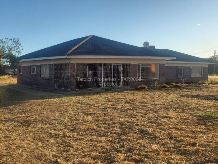 6 Bedroom House for Sale in Lochview, Bulawayo