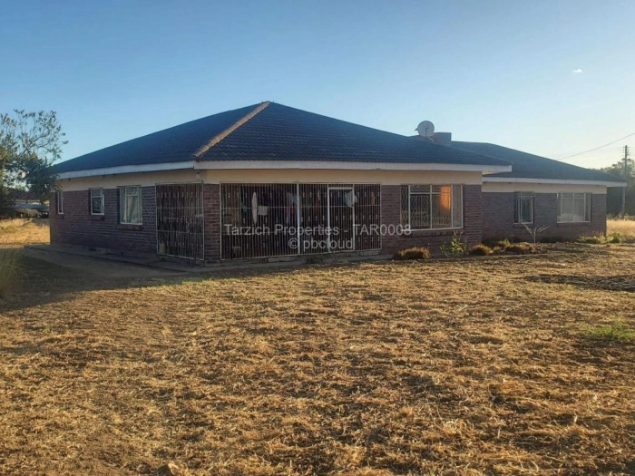 6 Bedroom House for Sale in Lochview, Bulawayo