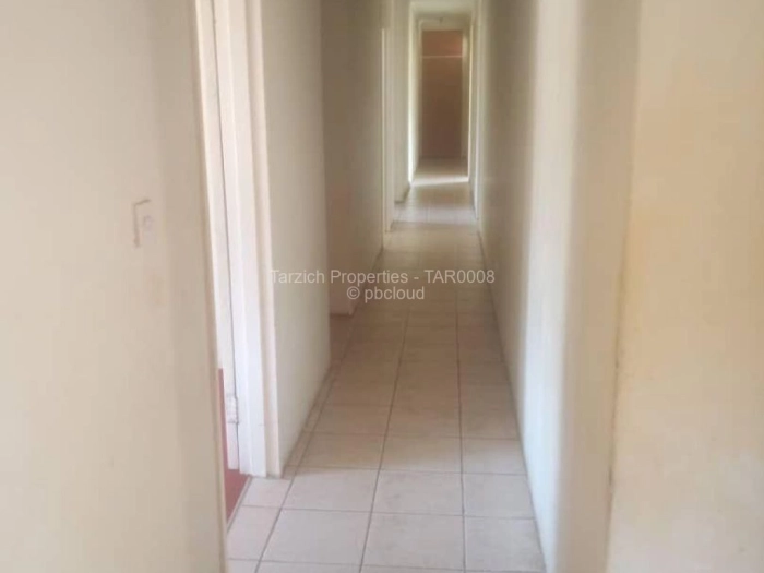 6 Bedroom House for Sale in Lochview, Bulawayo