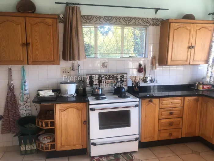 6 Bedroom House to Rent in Marlborough