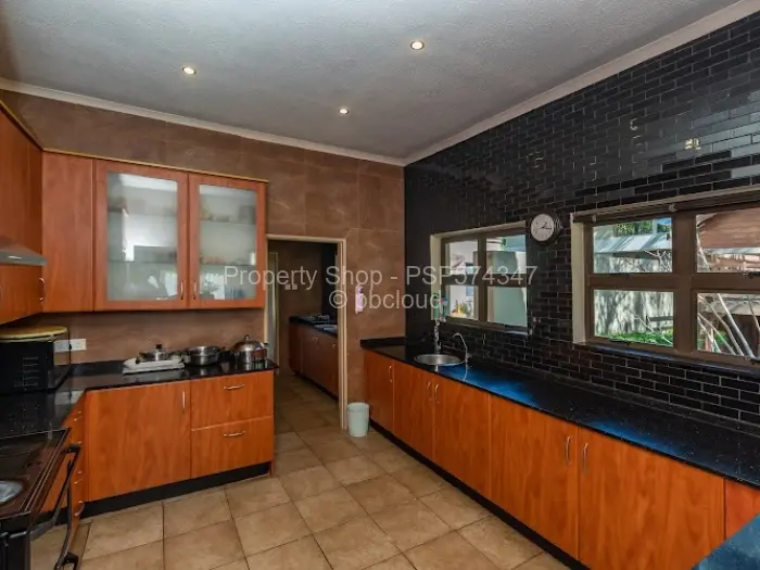 6 Bedroom House to Rent in Marlborough