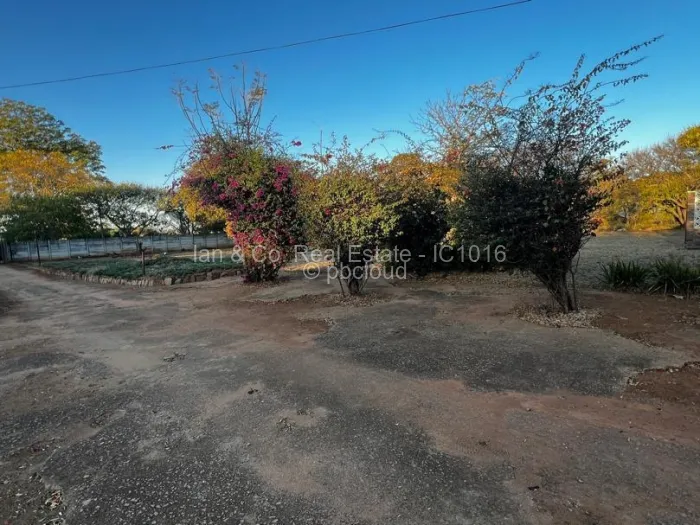 Commercial Property to Rent in Matsheumhlope, Bulawayo