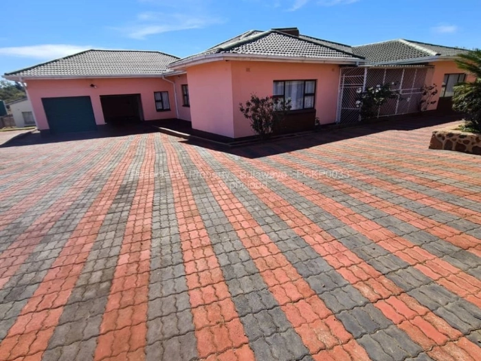 3 Bedroom House for Sale in Newton West, Bulawayo