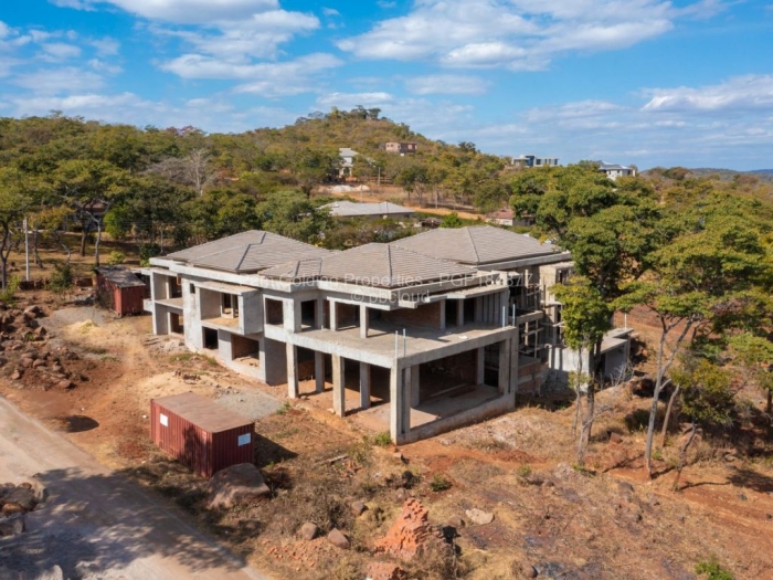 6 Bedroom House for Sale in Carrick Creagh Estate, Harare