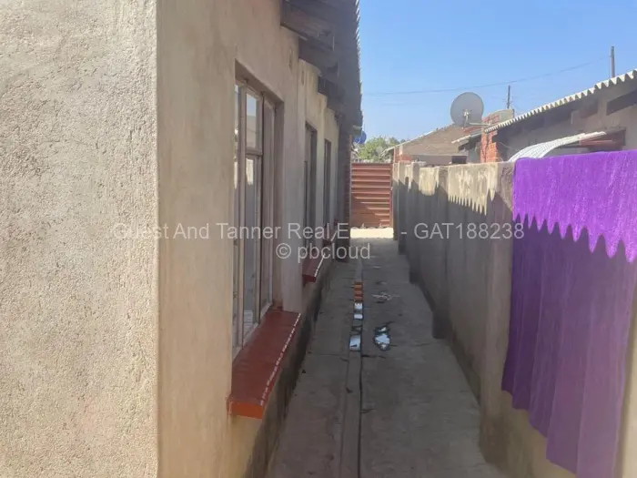 4 Bedroom House for Sale in Chitungwiza, Chitungwiza