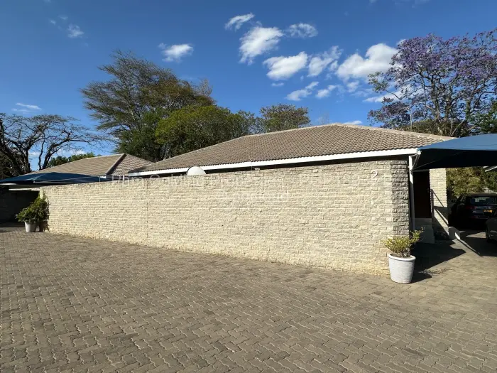 Townhouse/Complex/Cluster to Rent in Newlands