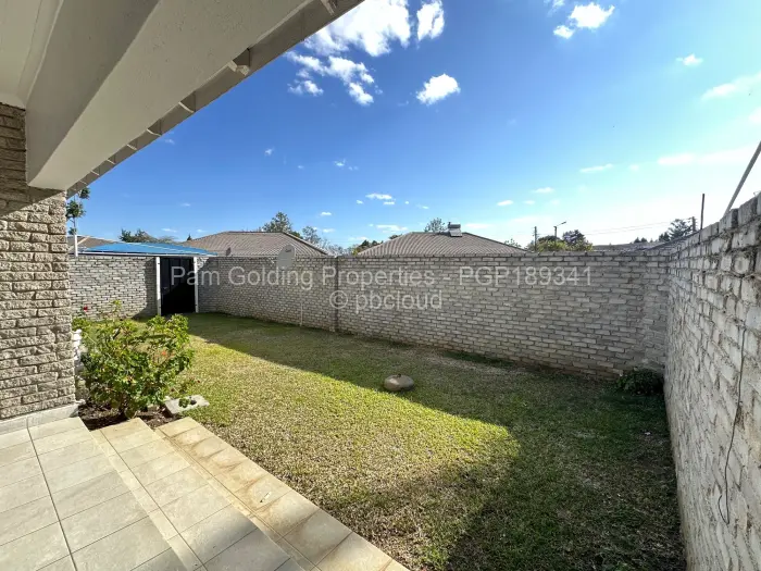 Townhouse/Complex/Cluster to Rent in Newlands