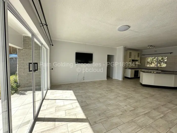 Townhouse/Complex/Cluster to Rent in Newlands
