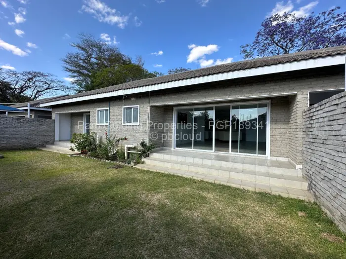Townhouse/Complex/Cluster to Rent in Newlands