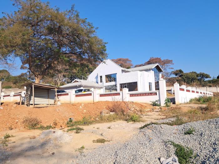 Townhouse/Cluster for Sale in Borrowdale, Harare