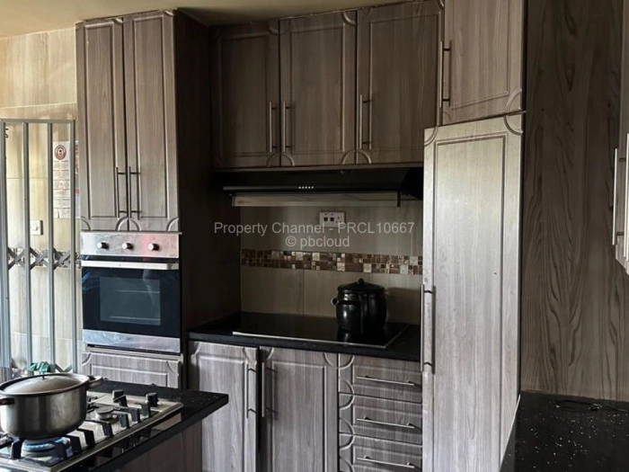 5 Bedroom House for Sale in Budiriro, Harare