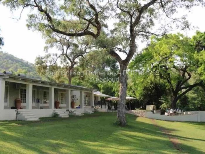 7 Bedroom House for Sale in Kariba, Kariba