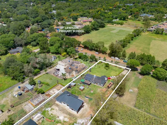 Townhouse/Cluster for Sale in Lewisam, Harare