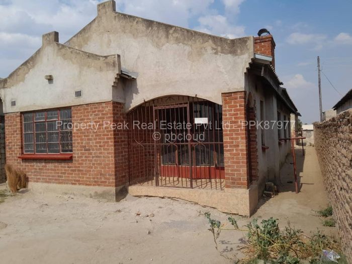 4 Bedroom House for Sale in Chitungwiza, Chitungwiza