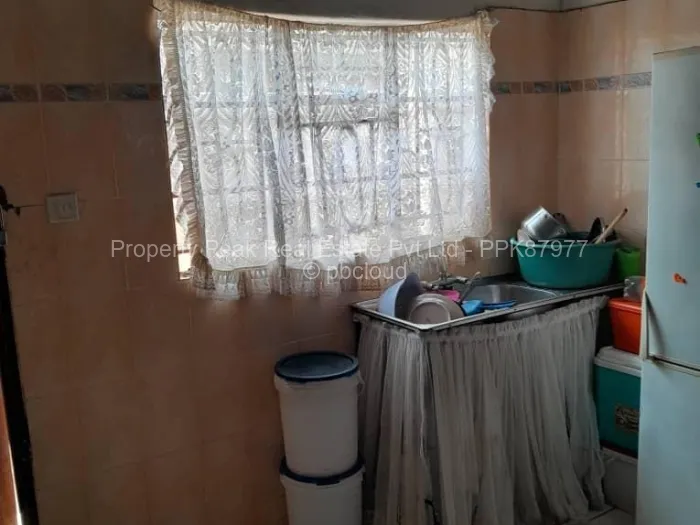 4 Bedroom House for Sale in Chitungwiza, Chitungwiza