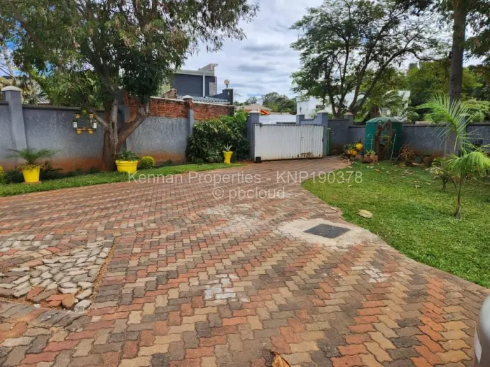 5 Bedroom House for Sale in Borrowdale, Harare