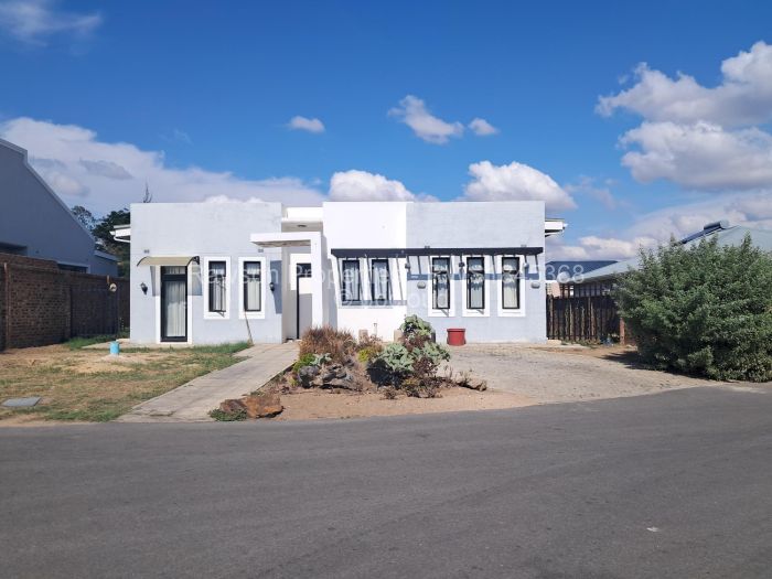 Townhouse/Cluster for Sale in Arlington, Harare