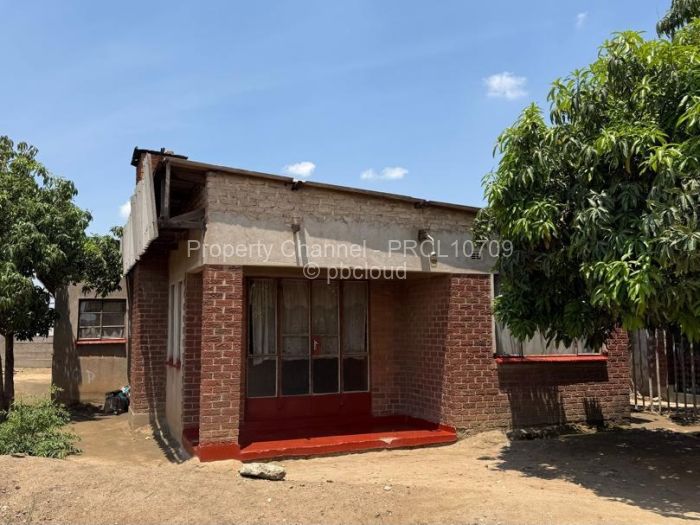 5 Bedroom House for Sale in Budiriro, Harare