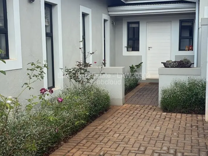 Townhouse/Cluster to Rent in Pomona