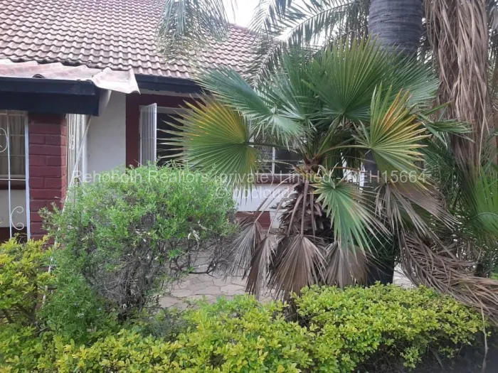 3 Bedroom House to Rent in Hillside