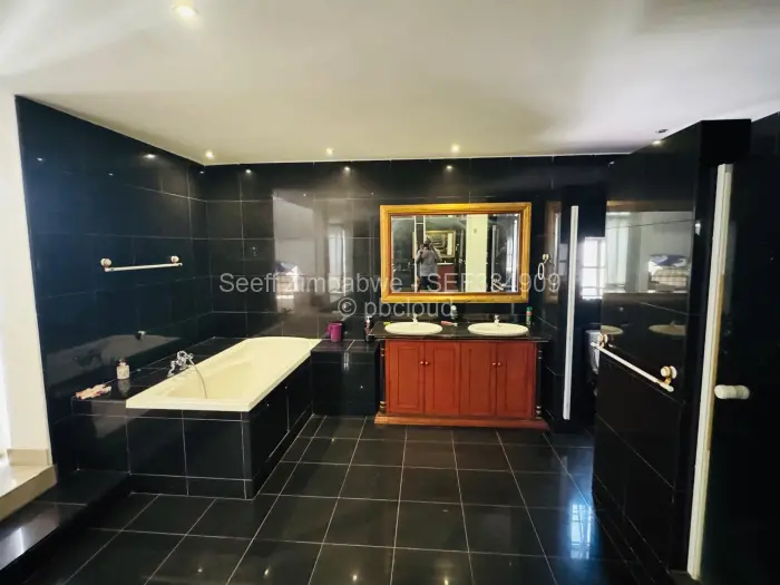 Townhouse/Cluster for Sale in Avondale, Harare