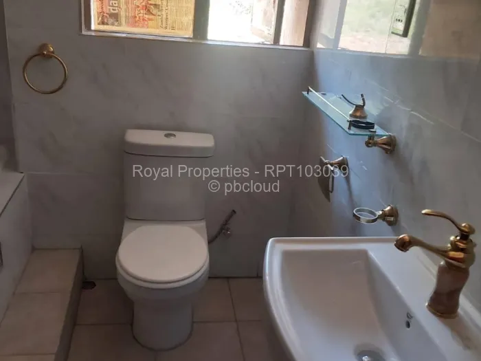 6 Bedroom House for Sale in Helensvale, Harare