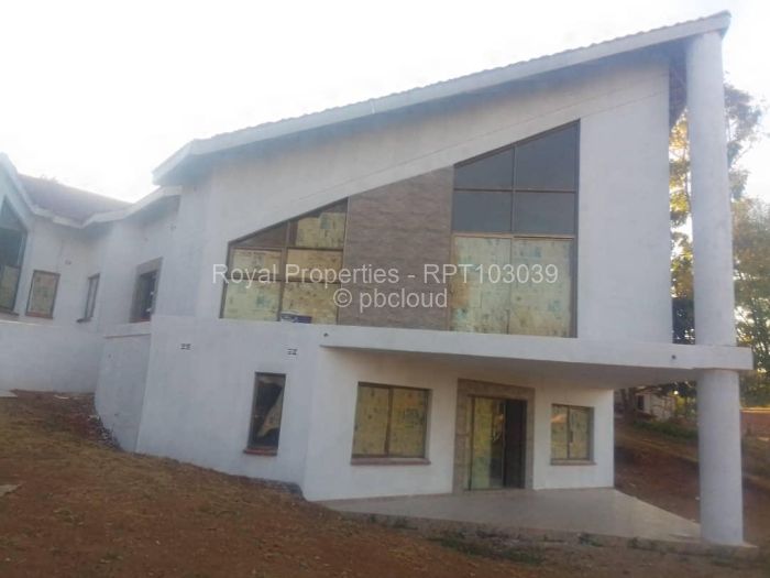 6 Bedroom House for Sale in Helensvale, Harare