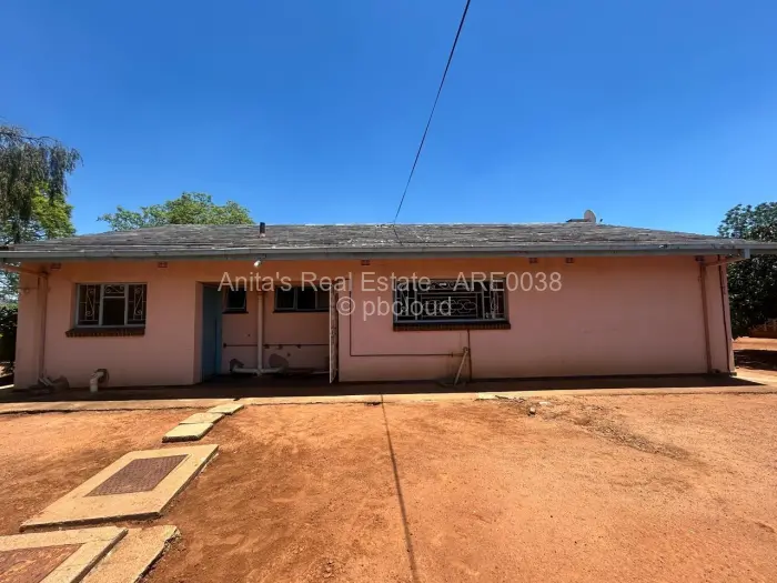 3 Bedroom House for Sale in Matsheumhlope, Bulawayo