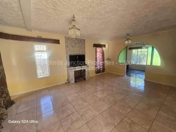 4 Bedroom House for Sale in Mahatshula, Bulawayo