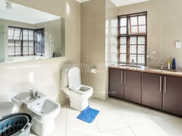 Townhouse/Complex/Cluster for Sale in Ballantyne Park, Harare