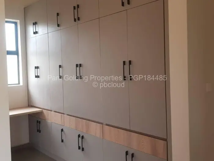 Townhouse/Complex/Cluster to Rent in Avondale West