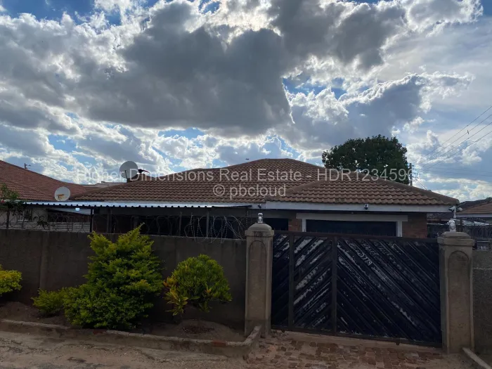 3 Bedroom House for Sale in Mainway Meadows, Harare