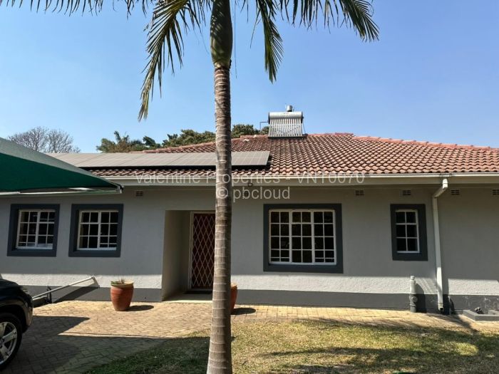 Townhouse/Cluster to Rent in Newlands, Harare