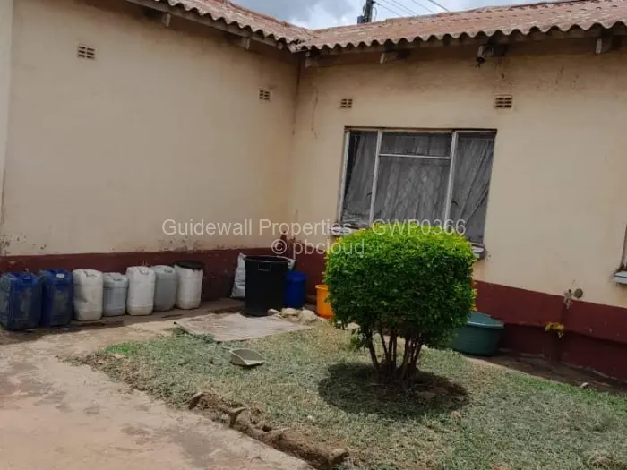7 Bedroom House for Sale in Budiriro, Harare