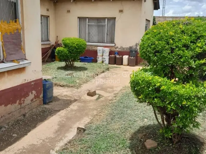 7 Bedroom House for Sale in Budiriro, Harare