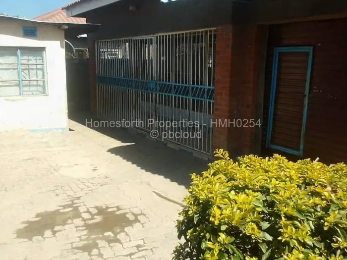 4 Bedroom House for Sale in Chitungwiza, Chitungwiza