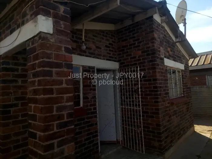 House for Sale in Chitungwiza, Chitungwiza