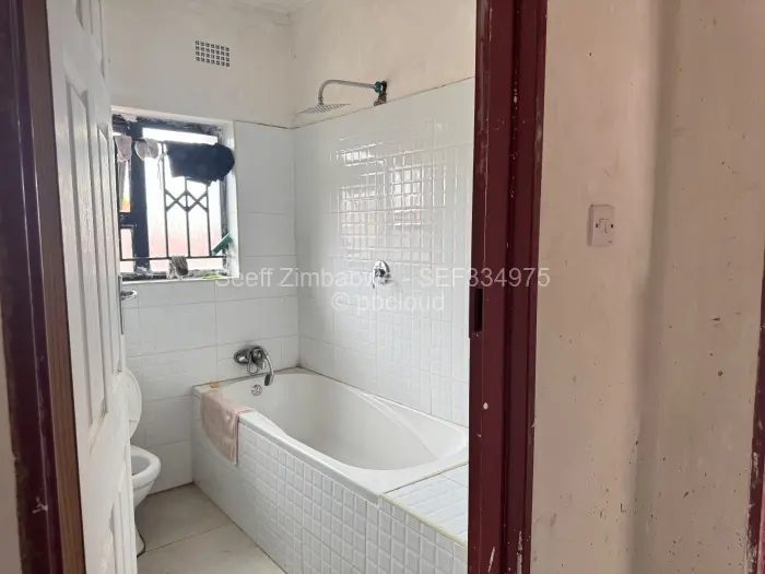 4 Bedroom House for Sale in Chipukutu Park, Ruwa