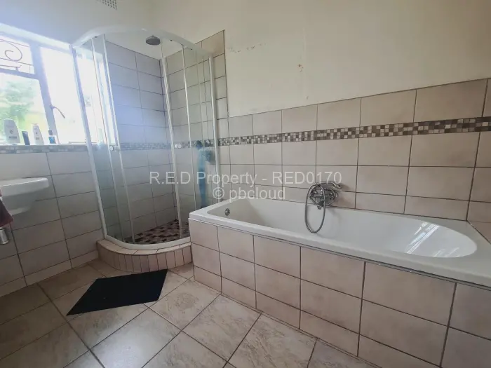 4 Bedroom House for Sale in Famona, Bulawayo