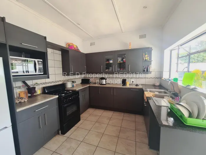 4 Bedroom House for Sale in Famona, Bulawayo