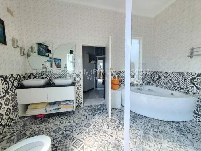5 Bedroom House for Sale in Helensvale, Harare