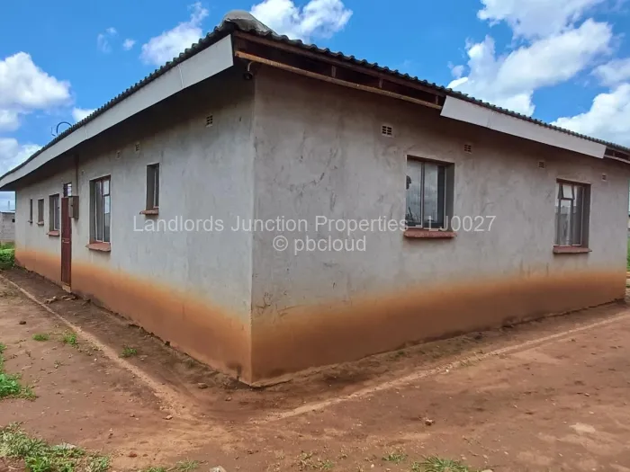 4 Bedroom House for Sale in Emganwini, Bulawayo