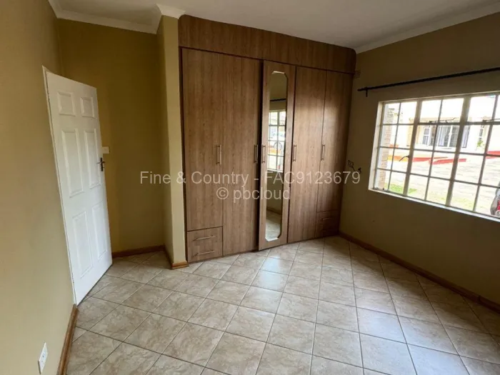 Townhouse/Complex/Cluster to Rent in Newlands, Harare